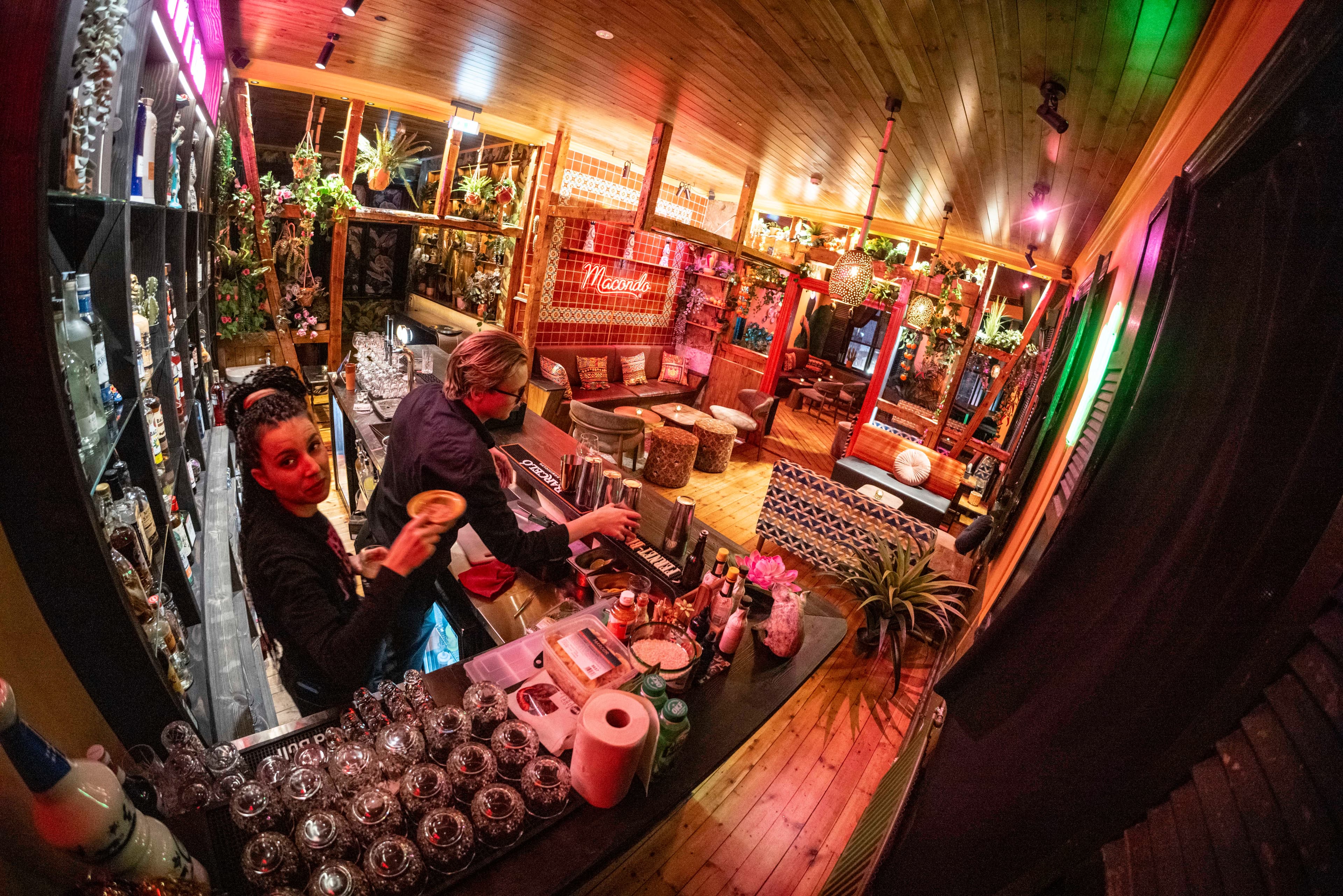 Macondo bar mynd 9