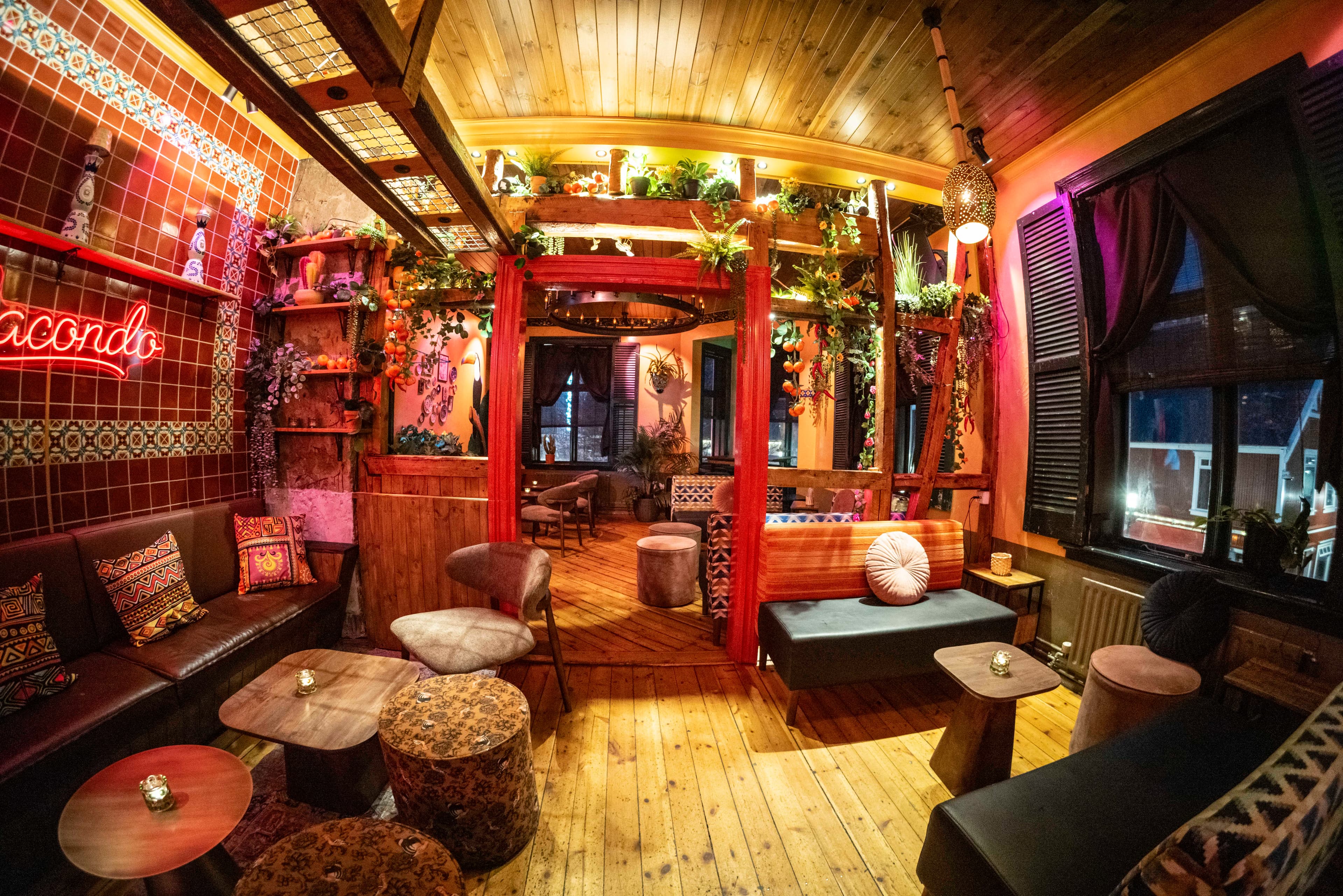 Macondo bar mynd 10