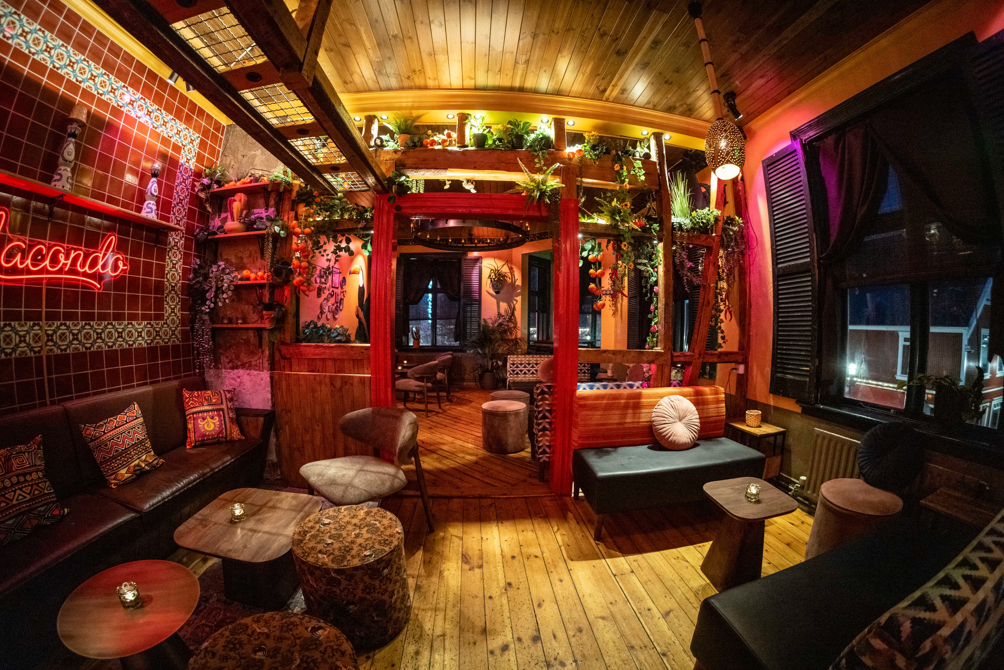 Macondo bar mynd 11